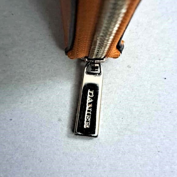 Danier Genuine Leather Everyday Wallet with 16 Card Slots - Picture 4 of 7